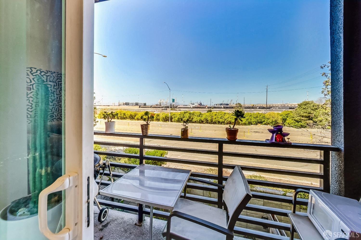 1353 Pullman Way Oakland, CA 94607 - Photo 35 of 55