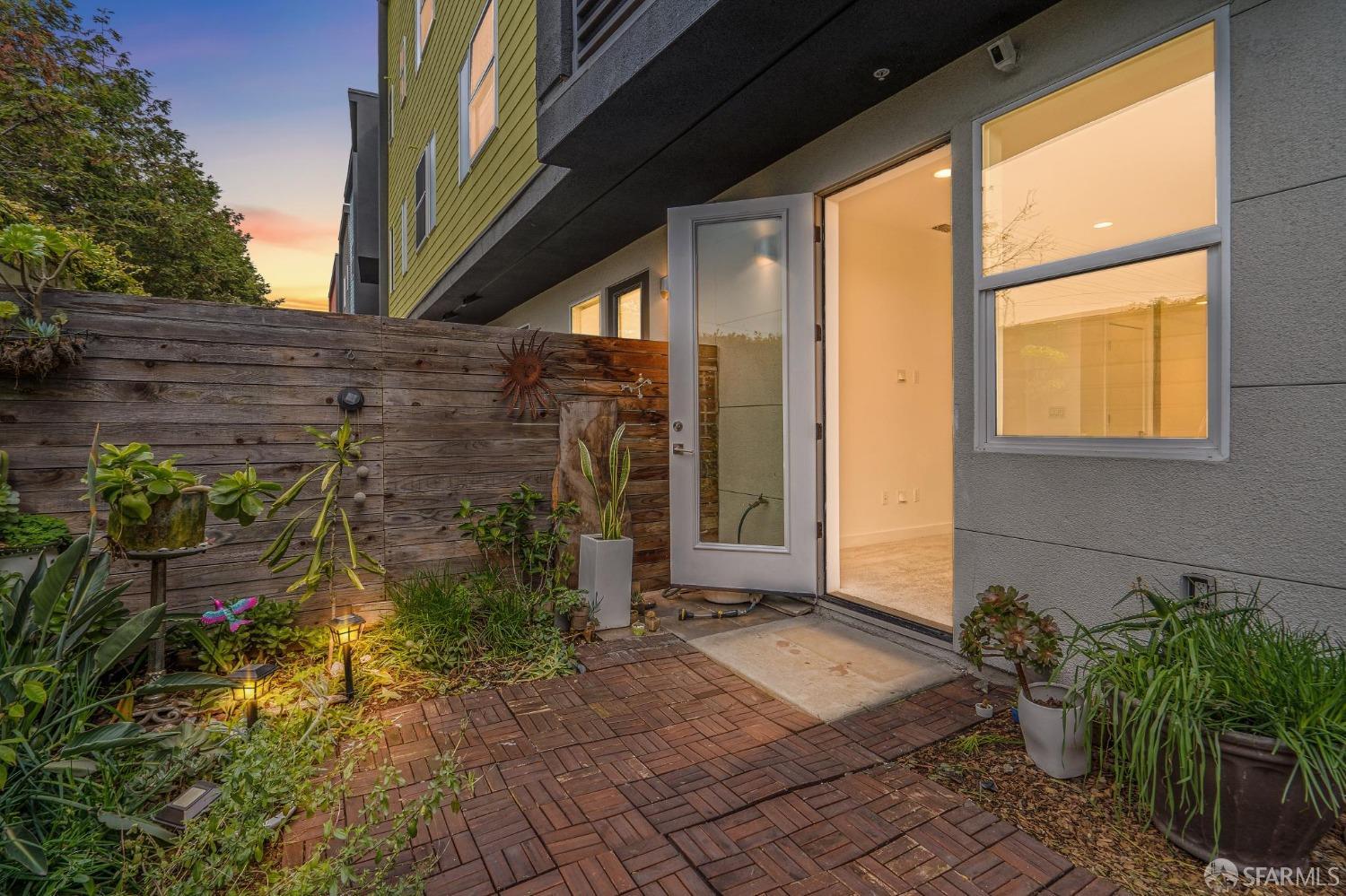 1353 Pullman Way Oakland, CA 94607 - Photo 8 of 55