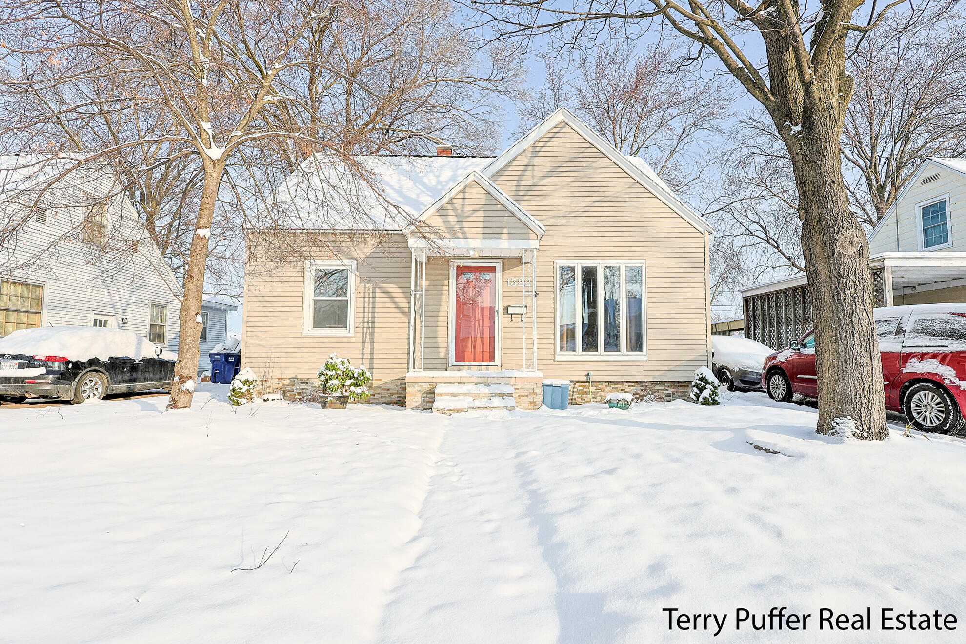 1322 Cornell Road Muskegon, MI 49441 - Photo 2 of 28 IMG_0227