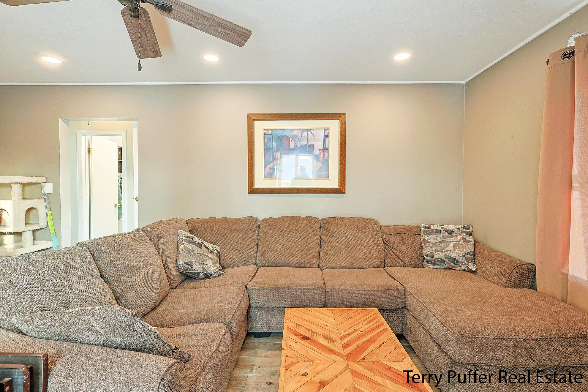 1322 Cornell Road Muskegon, MI 49441 - Photo 3 of 28 IMG_0139