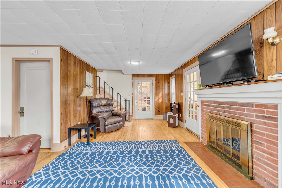 3729 Grosvenor Road Cleveland, OH 44118 - Photo 14 of 39