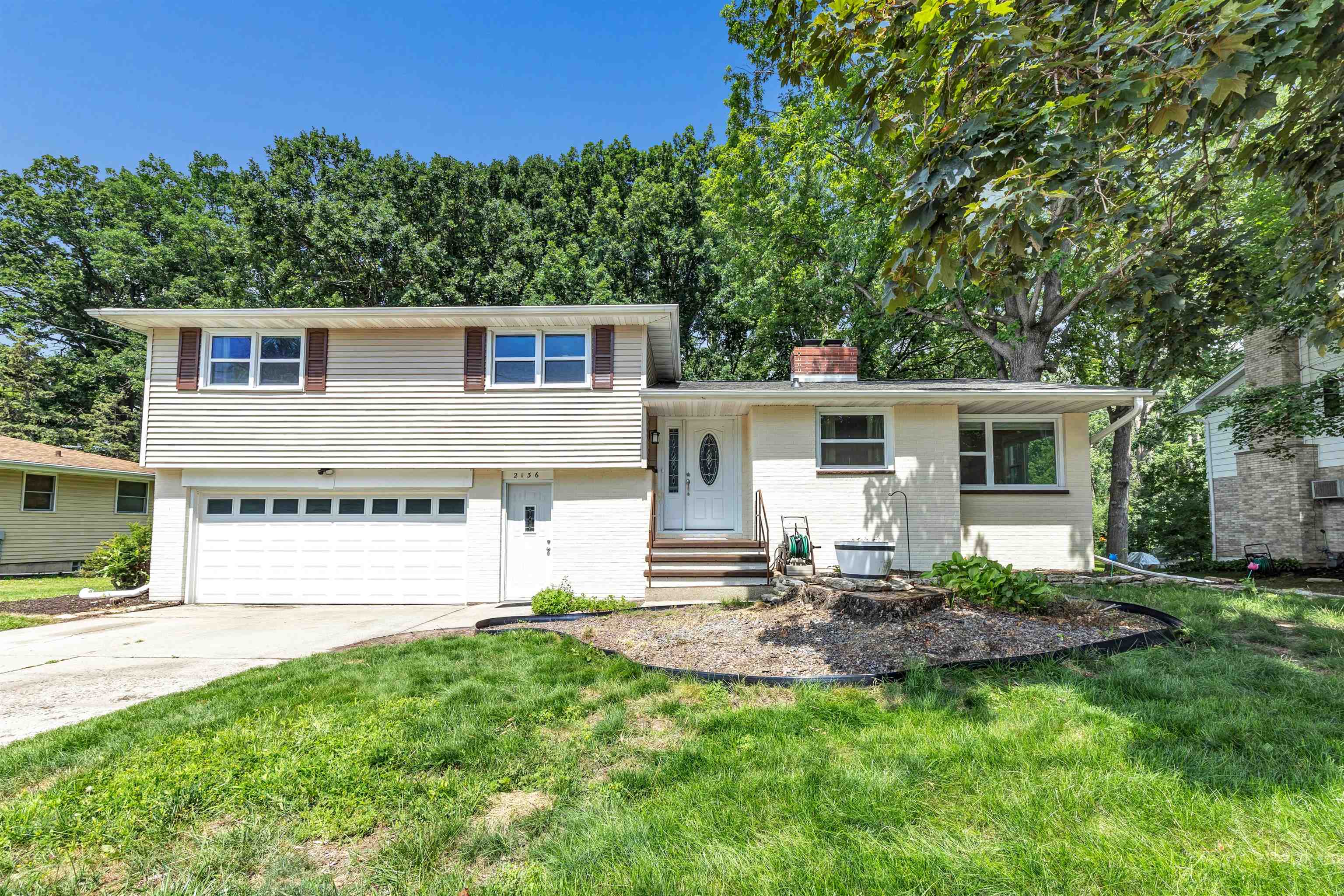 2136 9th Street Green Bay, WI 54304 - Photo 2 of 31