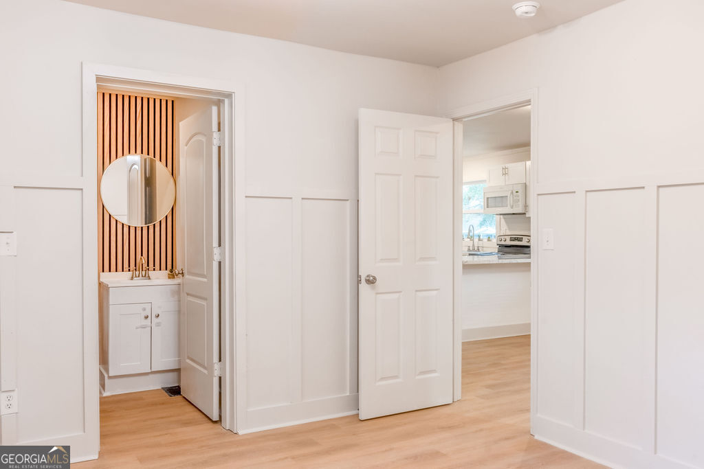 80 Menefee Street Palmetto, GA 30268 - Photo 14 of 30 a view of walk in closet with empty racks