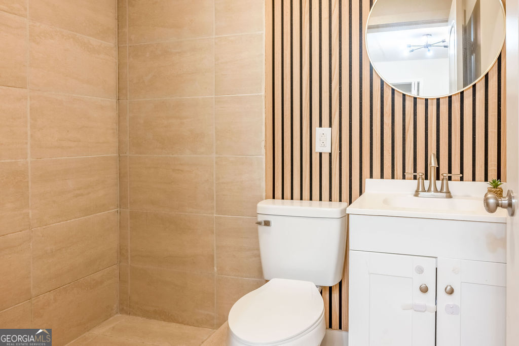 80 Menefee Street Palmetto, GA 30268 - Photo 18 of 30 a bathroom with a sink toilet and shower