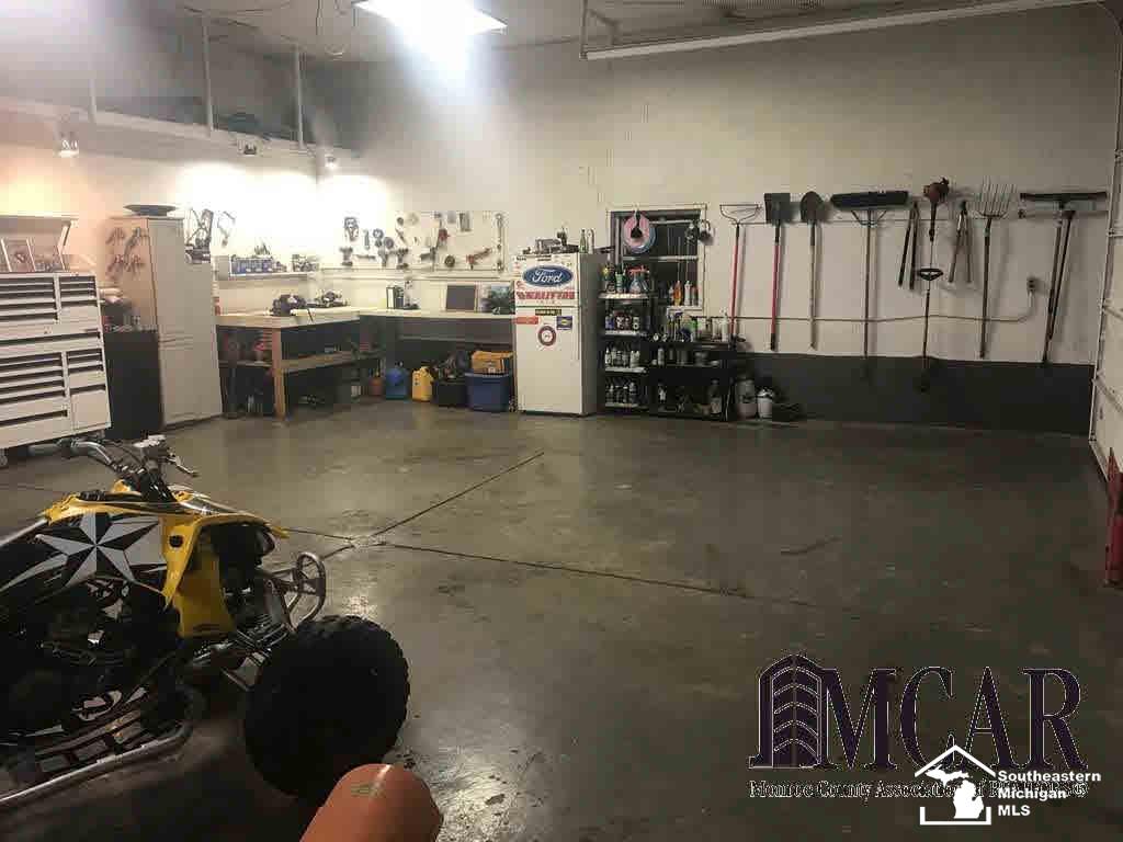 6946 North Custer Road Monroe, MI 48162 - Photo 18 of 20 21389196-17.JPG