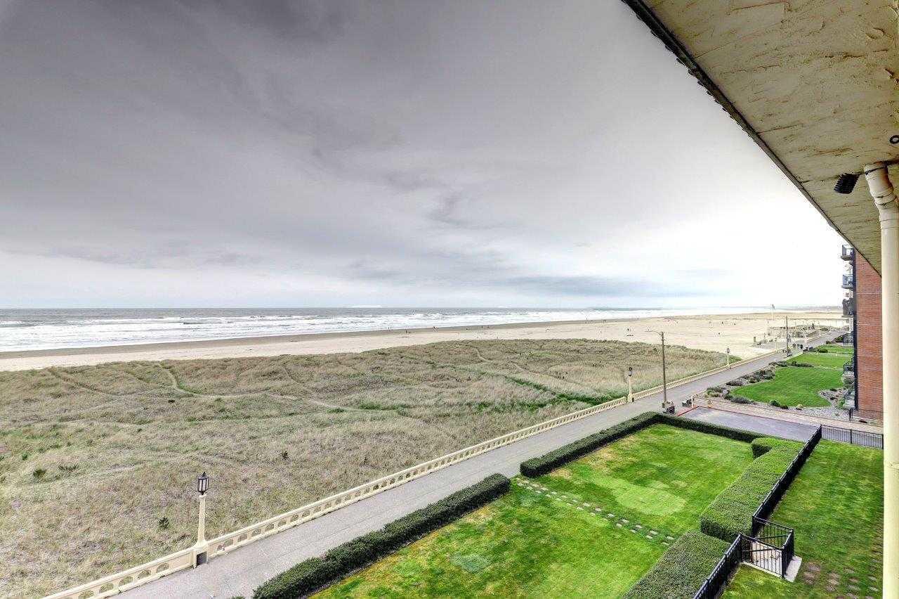 561 South Promenade Seaside, OR 97138 - Photo 22 of 35 Beach Club condo to the Prom