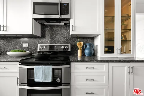 $1,595,000 | 10450 Wilshire Boulevard, Unit 8A, Los Angeles, CA 90024