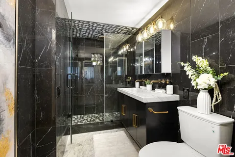 $1,595,000 | 10450 Wilshire Boulevard, Unit 8A, Los Angeles, CA 90024