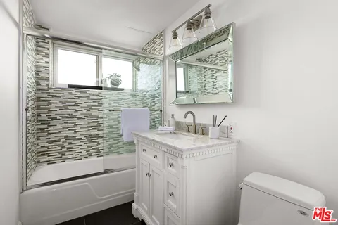 $1,595,000 | 10450 Wilshire Boulevard, Unit 8A, Los Angeles, CA 90024