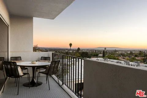 $1,595,000 | 10450 Wilshire Boulevard, Unit 8A, Los Angeles, CA 90024