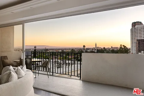 $1,595,000 | 10450 Wilshire Boulevard, Unit 8A, Los Angeles, CA 90024