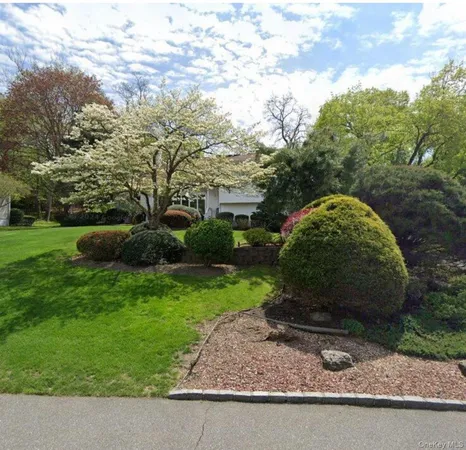 $1,900,000 | 10 Vanad Drive, East Hills, NY 11576