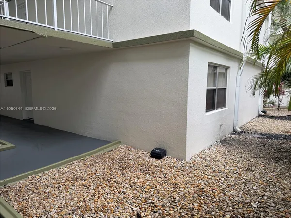 $1,900 | 4235 North University Drive, Unit 107, Sunrise, FL 33351