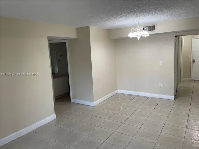 $1,900 | 4235 North University Drive, Unit 107, Sunrise, FL 33351