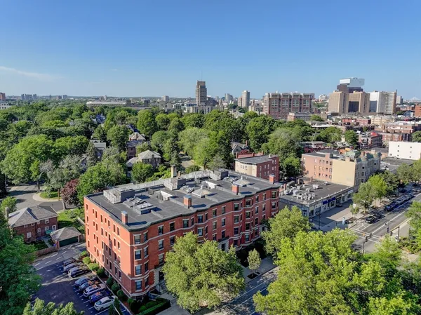 $799,000 | 1064 Beacon Street, Unit 12A, Brookline, MA 02446
