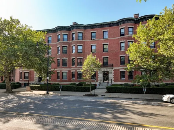 $799,000 | 1064 Beacon Street, Unit 12A, Brookline, MA 02446