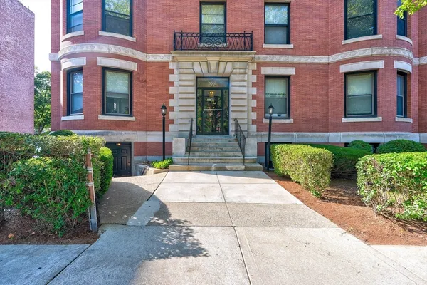 $799,000 | 1064 Beacon Street, Unit 12A, Brookline, MA 02446