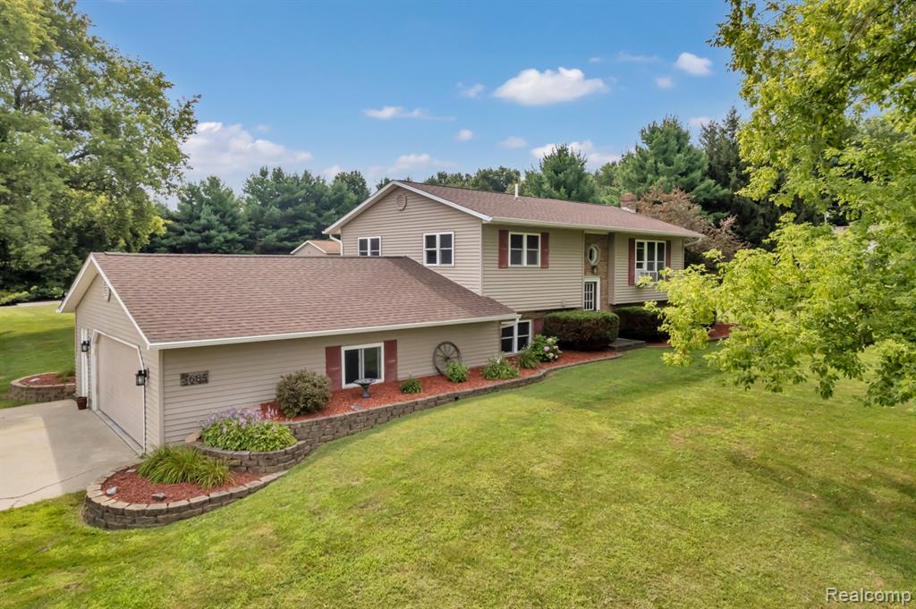 3685 North Mill Road Dryden, MI 48428 - Photo 3 of 42