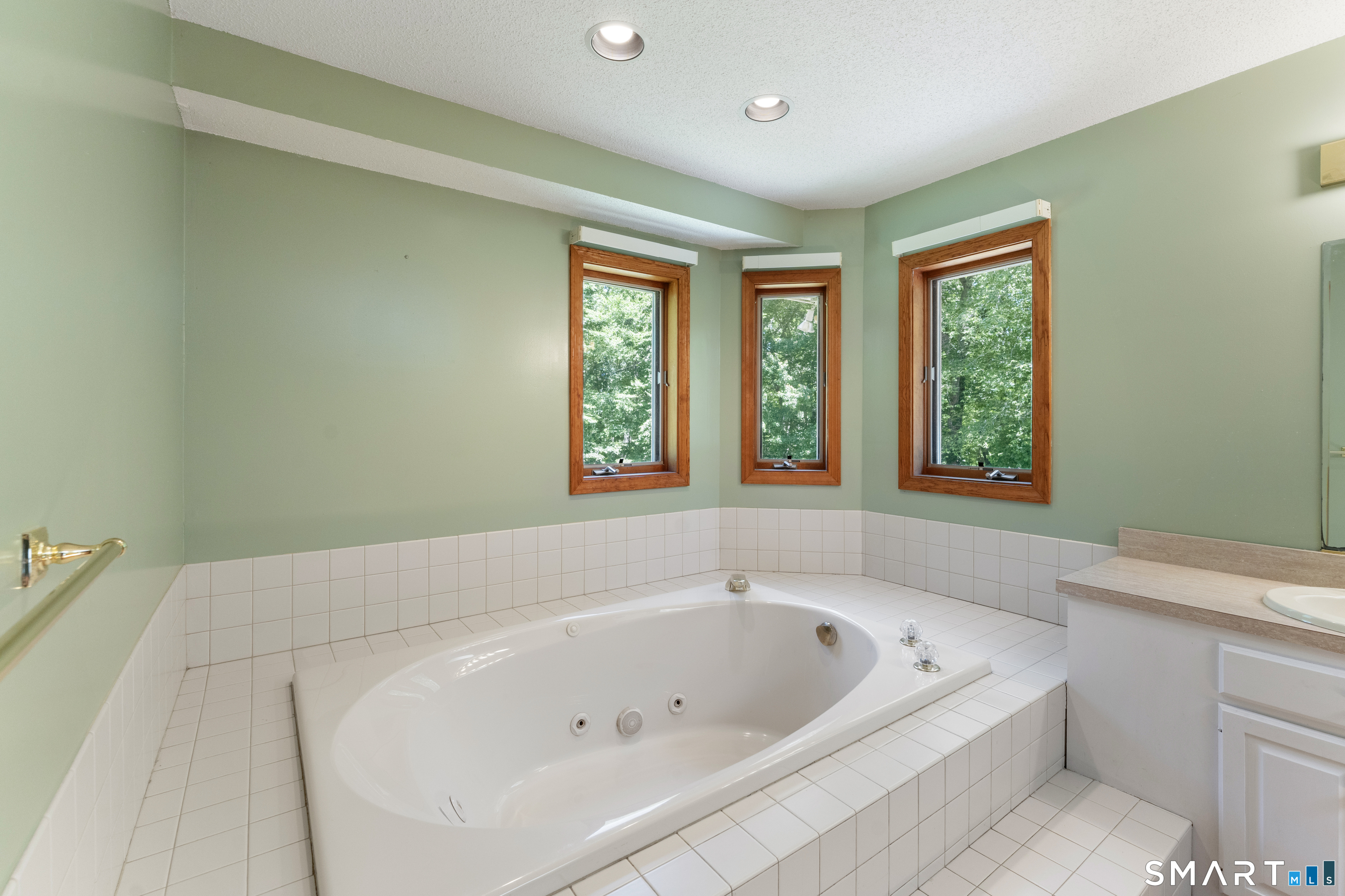 202 West Road Salem, CT 06420 - Photo 8 of 40