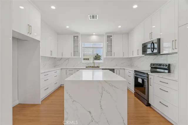 $3,600 | 17148 Stare Street, Northridge, CA 91325