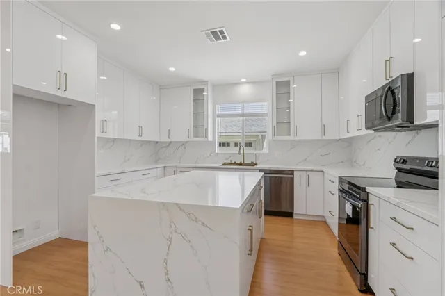 $3,600 | 17148 Stare Street, Northridge, CA 91325