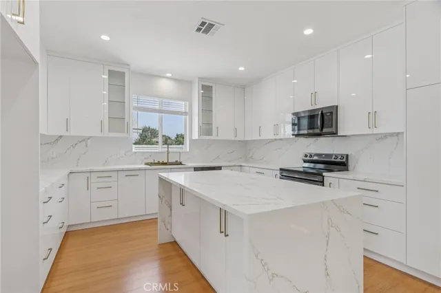 $3,600 | 17148 Stare Street, Northridge, CA 91325