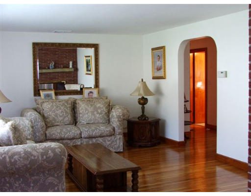 8 Pine Ridge Road Stoneham, MA 02180 - Photo 4 of 7 Gallery Image 4