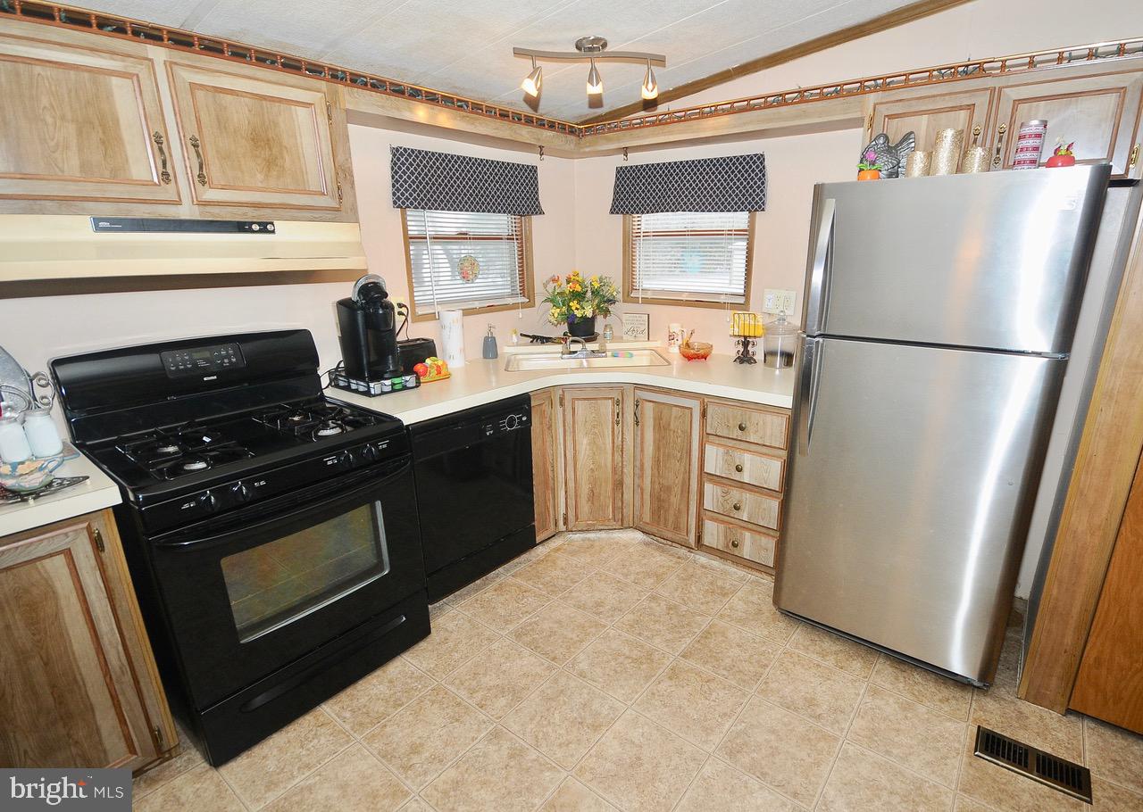 120 Tuckahoe Road, Unit 289 Buena, NJ 08310 - Photo 7 of 14 Kitchen