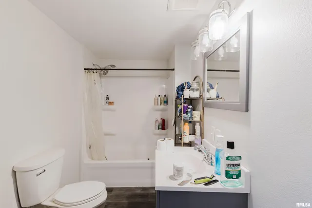 $124,000 | 1200 West Adams Street, Herrin, IL 62948