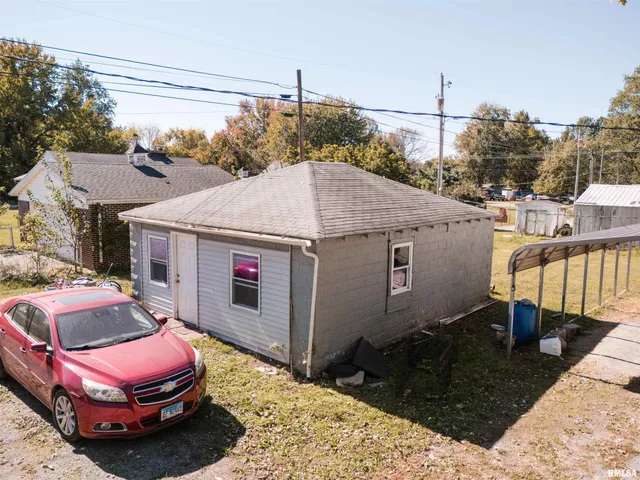 $124,000 | 1200 West Adams Street, Herrin, IL 62948