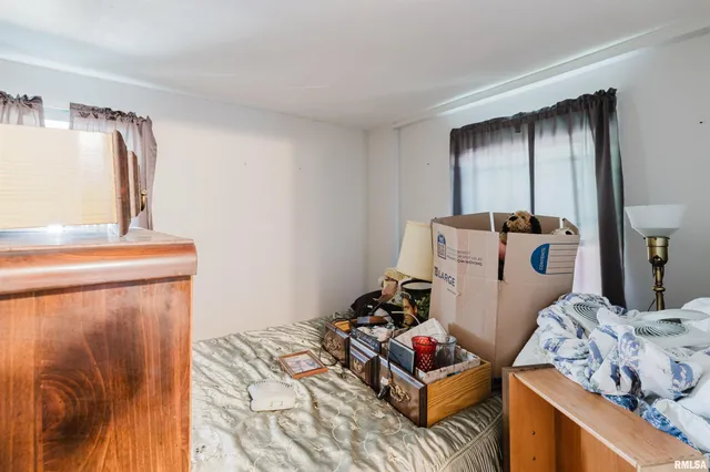 $124,000 | 1200 West Adams Street, Herrin, IL 62948