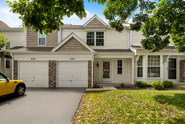 233 East Shag Bark Lane Streamwood, IL 60107 - Photo 1 of 28
