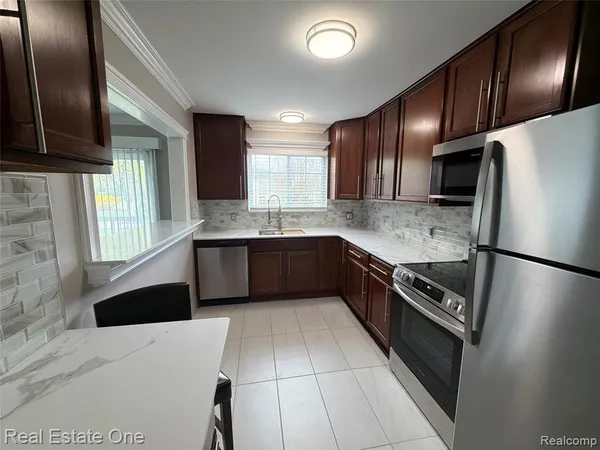$1,599 | 3551 West 14 Mile Road, Unit 3, Royal Oak, MI 48073