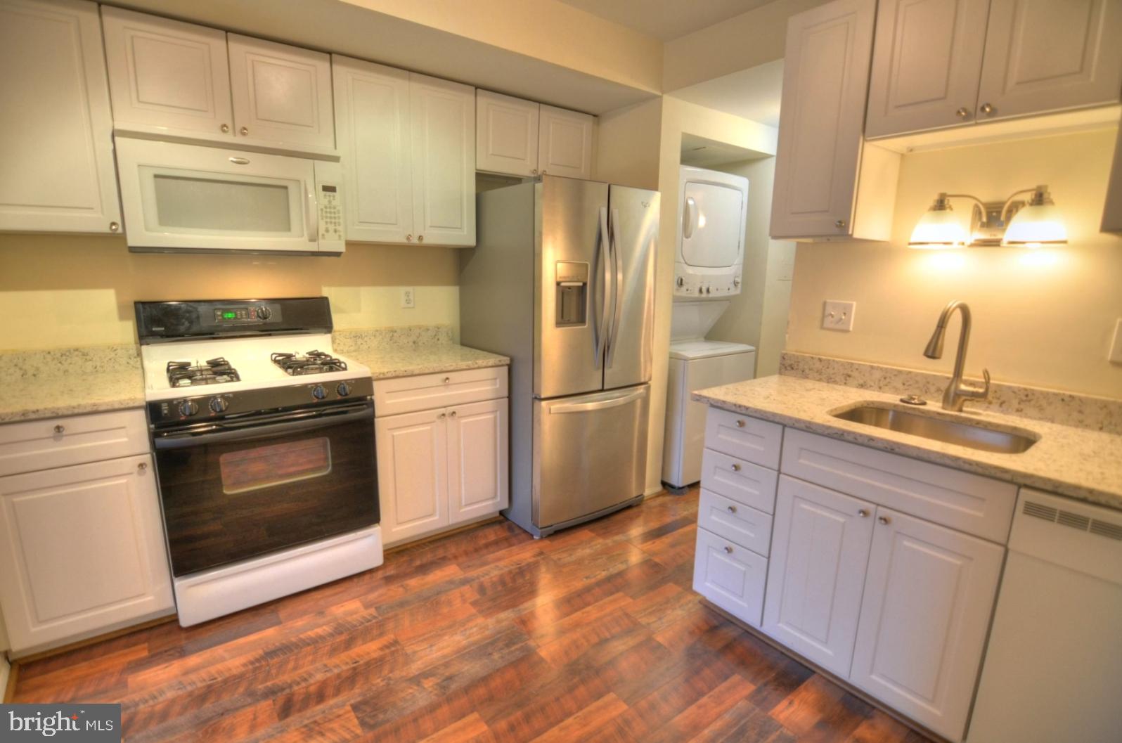 2072 Royal Fern Court, Unit 1B Reston, VA 20191 - Photo 12 of 37 Great counterspace and gas cooking