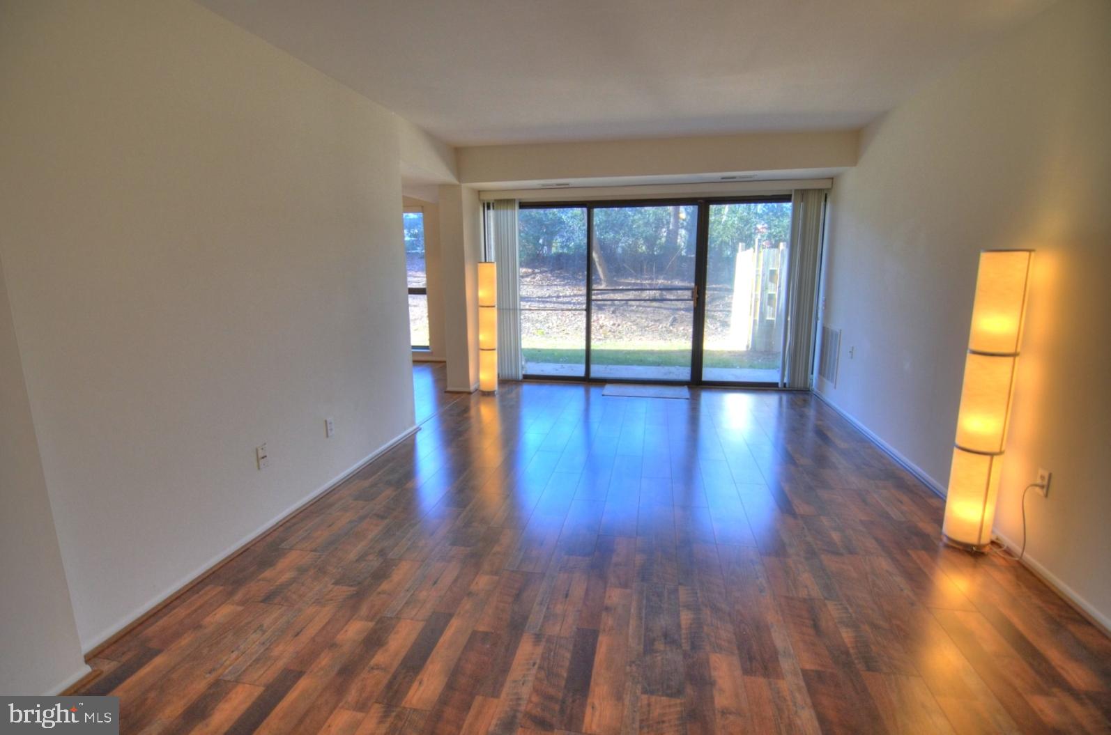 2072 Royal Fern Court, Unit 1B Reston, VA 20191 - Photo 4 of 37 Expansive living room
