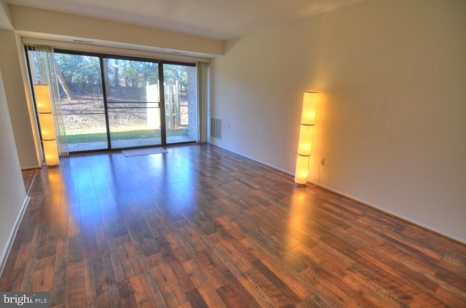 2072 Royal Fern Court, Unit 1B Reston, VA 20191 - Photo 9 of 37 Living room