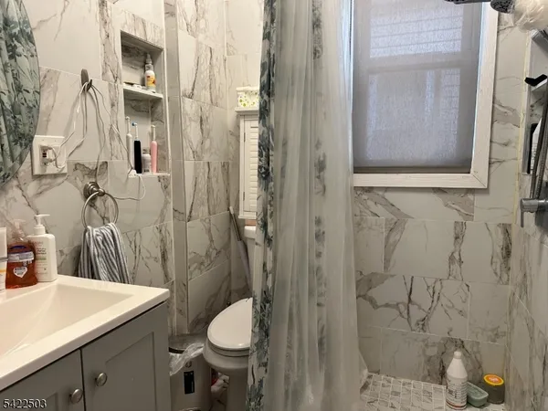 $2,600 | 70 Arthur Street, Unit 2, Clifton, NJ 07011