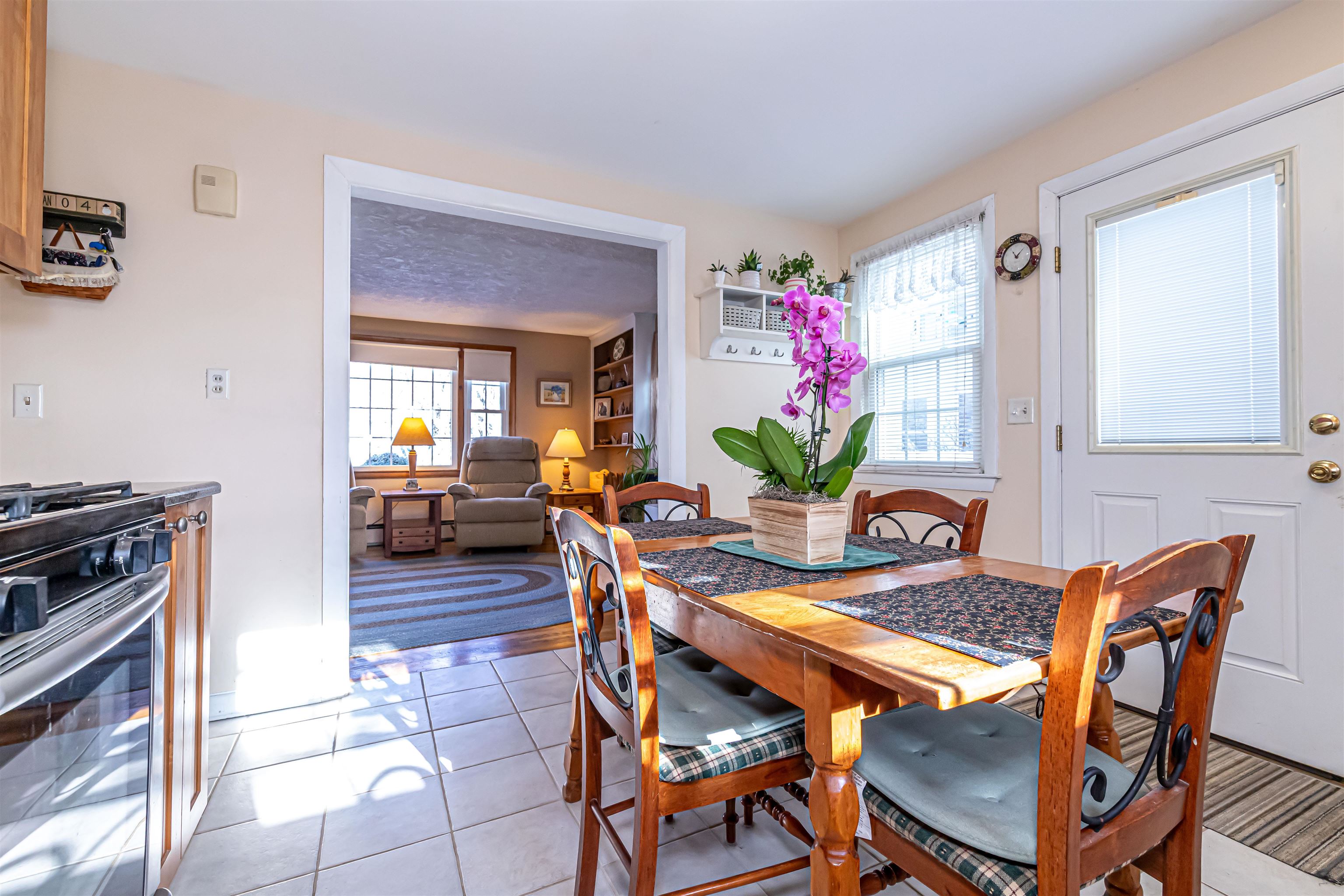 511 Manchester Street Manchester, NH 03103 - Photo 4 of 31