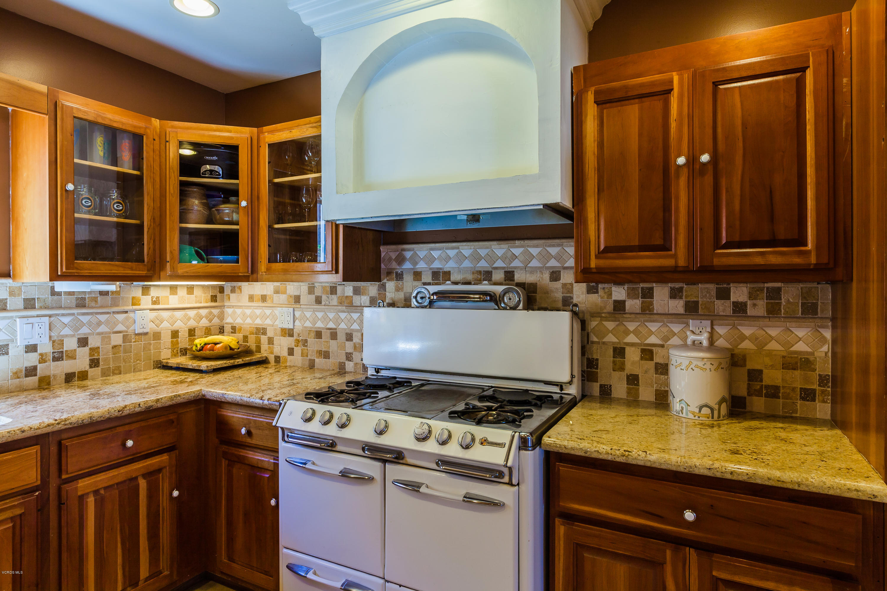 6304 Alta Vista Road Simi Valley, CA 93063 - Photo 3 of 20 a kitchen with a stove and a sink