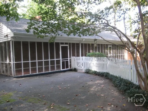 $2,975 | 640 Glenwood Drive, Athens, GA 30606