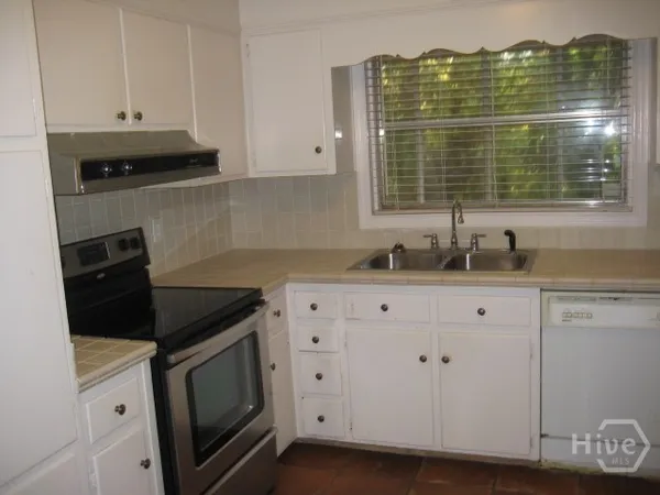 $2,975 | 640 Glenwood Drive, Athens, GA 30606