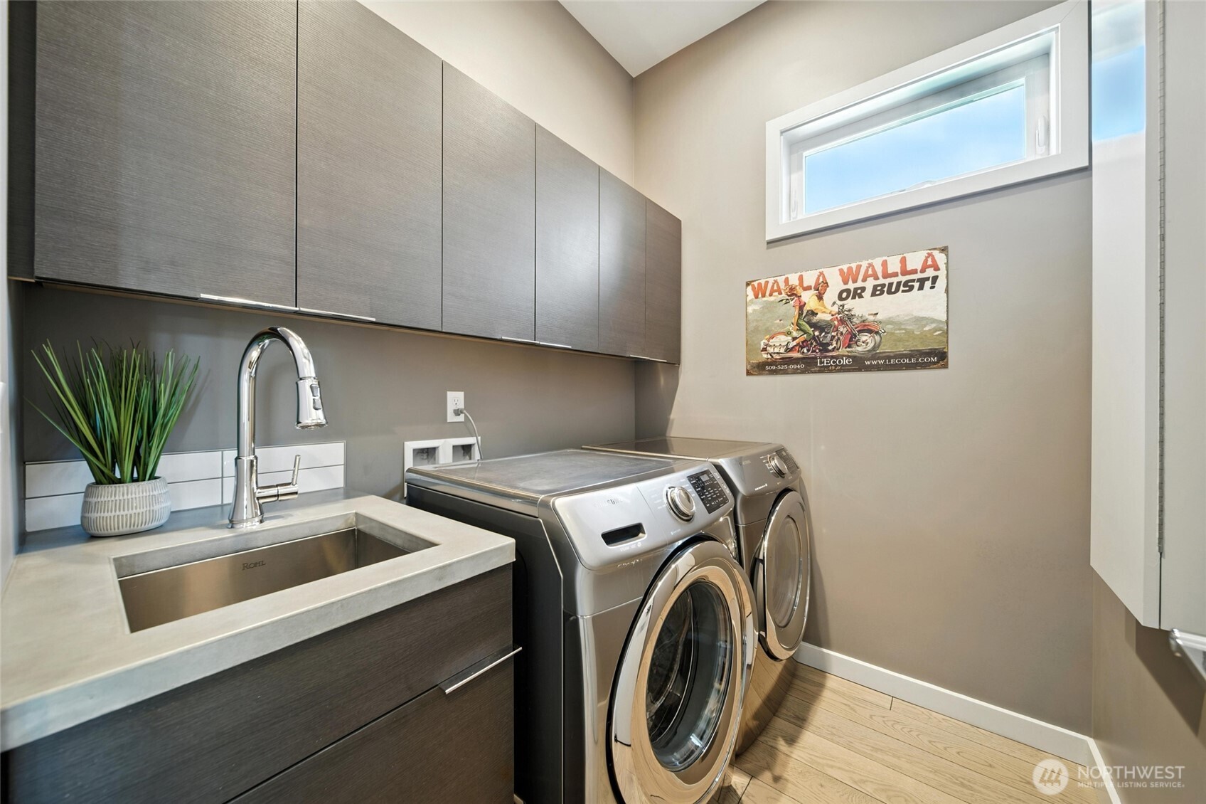 2150 Paramount Street Walla Walla, WA 99362 - Photo 21 of 40 a utility room with dryer and washer