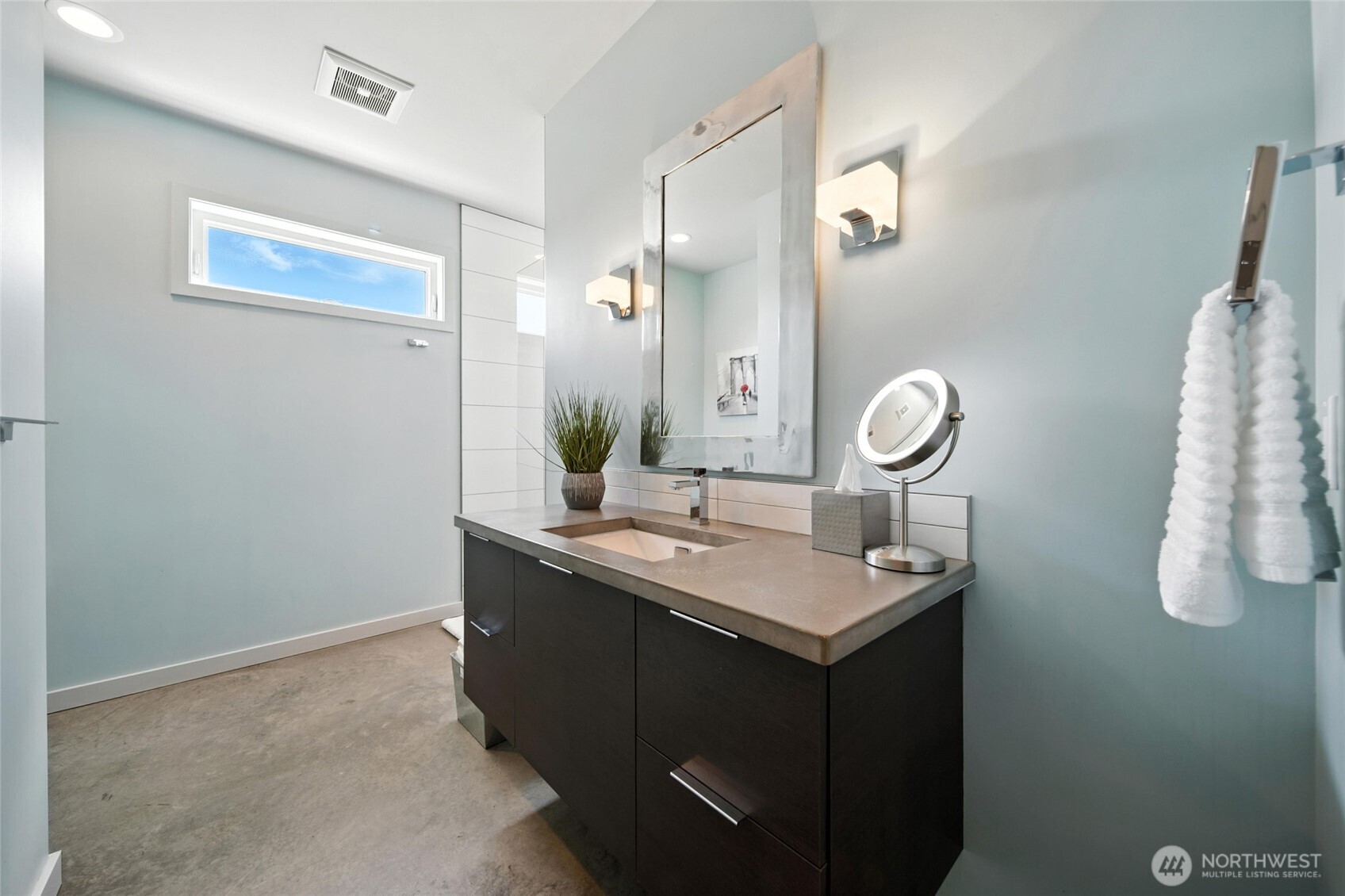 2150 Paramount Street Walla Walla, WA 99362 - Photo 25 of 40 a bathroom with a sink a vanity and mirror