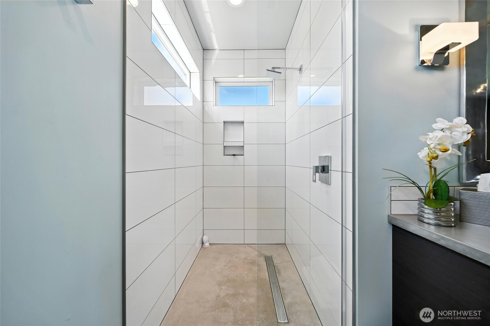 2150 Paramount Street Walla Walla, WA 99362 - Photo 29 of 40 a bathroom with a shower