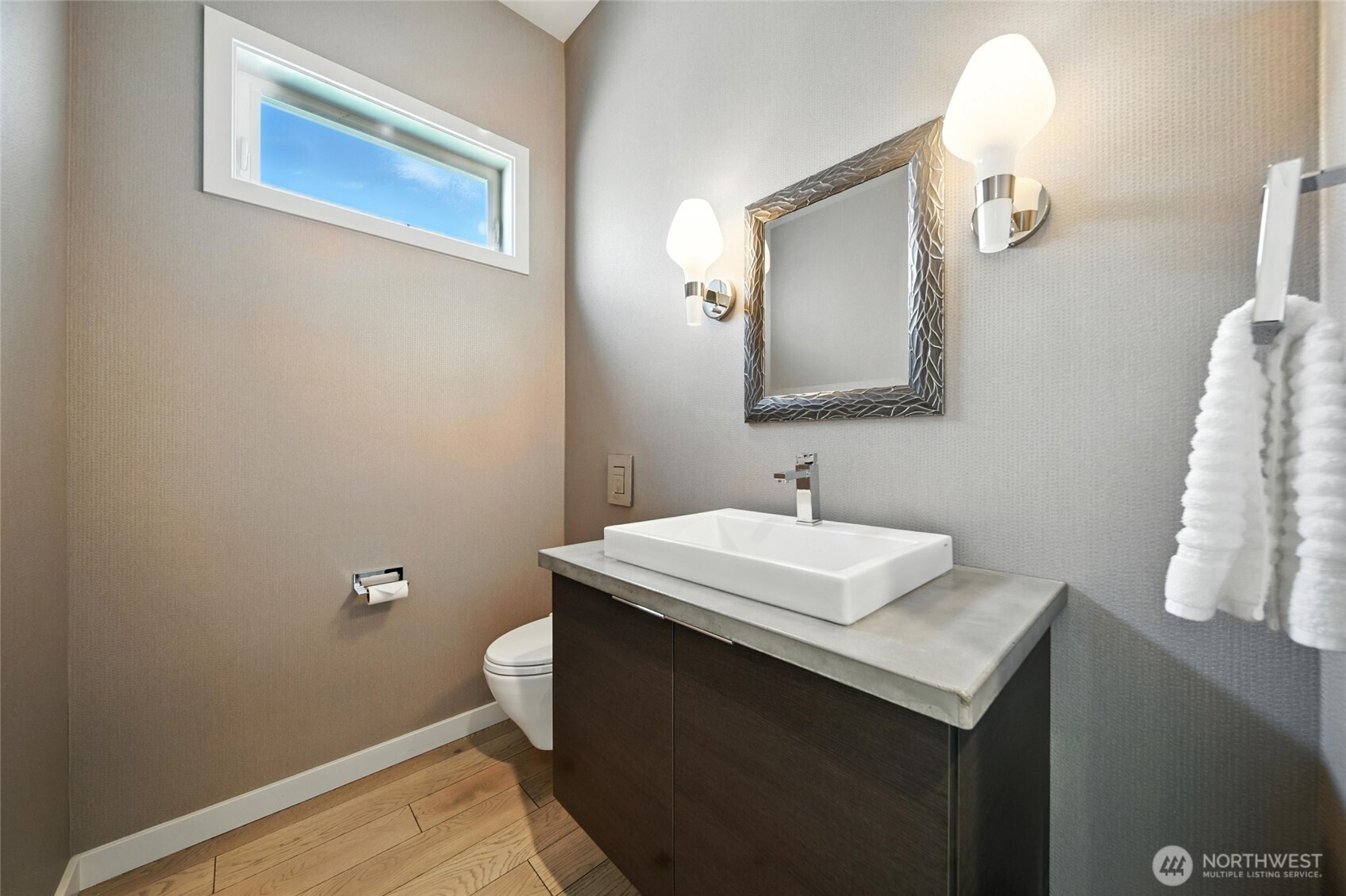 2150 Paramount Street Walla Walla, WA 99362 - Photo 30 of 40 a bathroom with a sink and a mirror