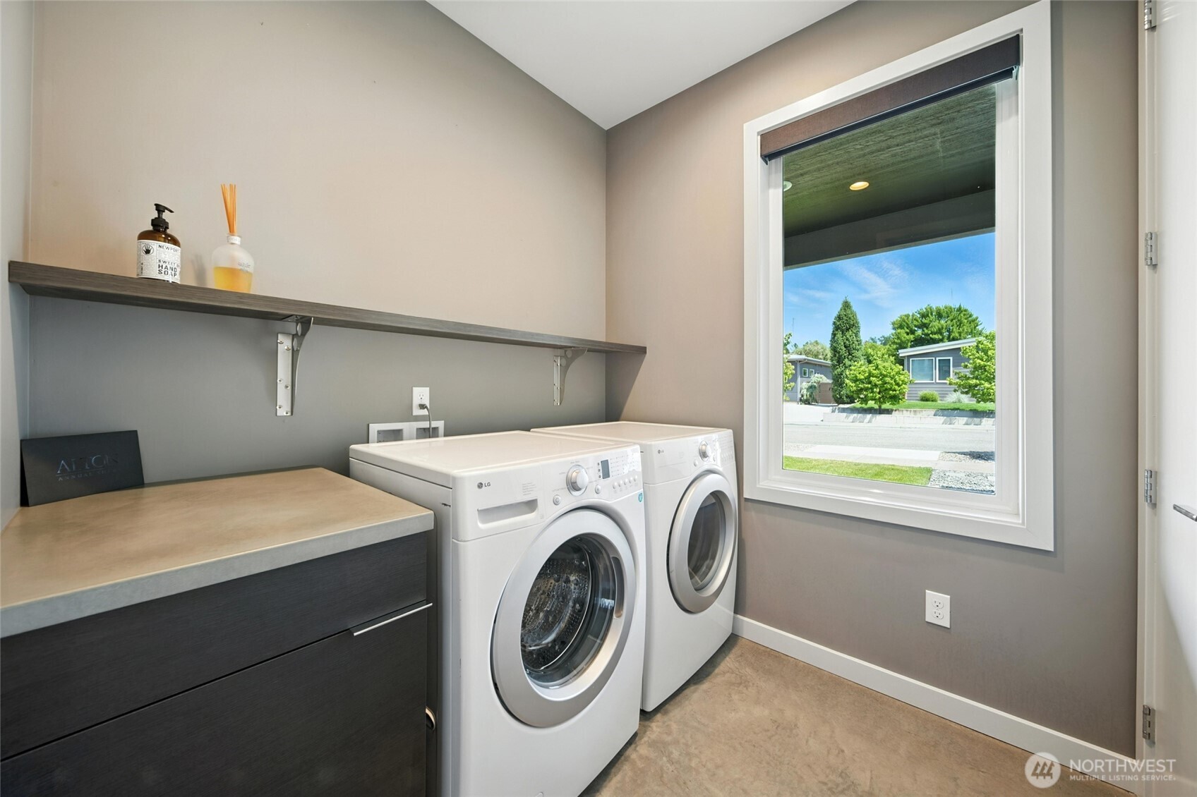2150 Paramount Street Walla Walla, WA 99362 - Photo 31 of 40 a utility room with dryer and washer