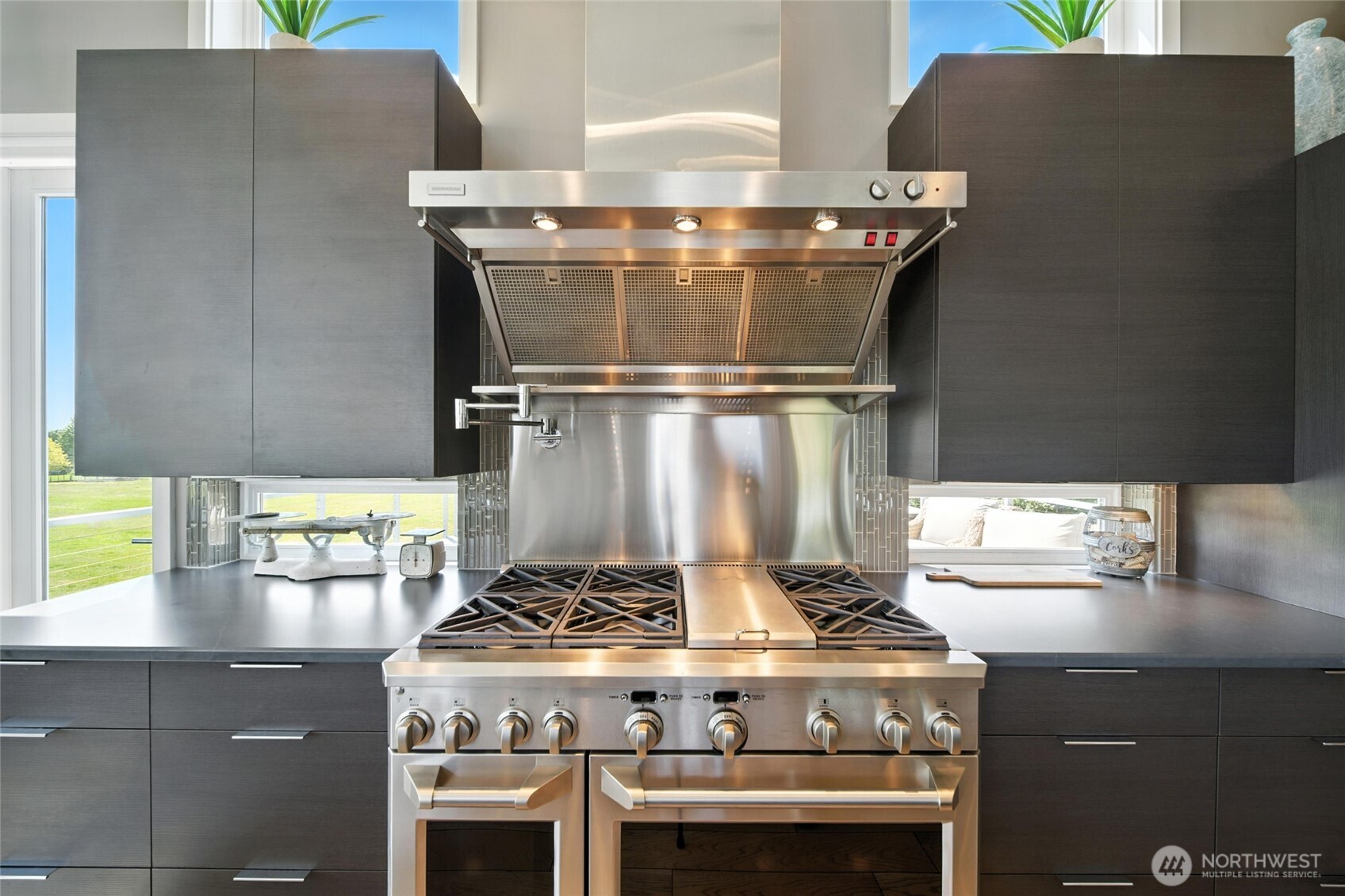 2150 Paramount Street Walla Walla, WA 99362 - Photo 10 of 40 a close view of stove top oven
