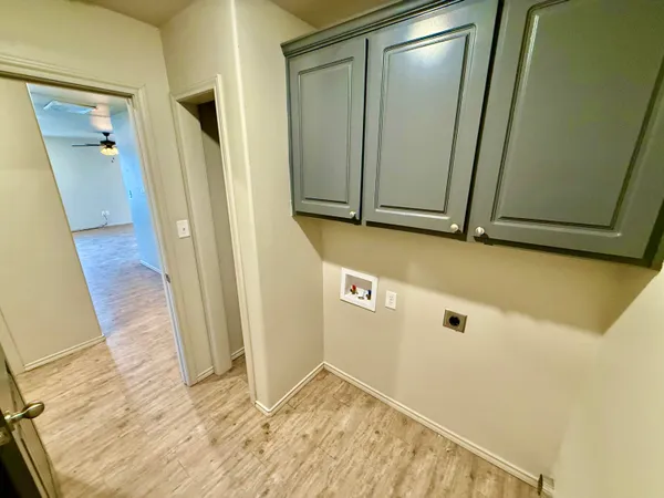 a view of utility room