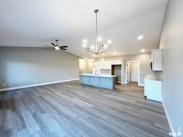 $449,900 | 8802 North Westpoint Court, Edwards, IL 61528