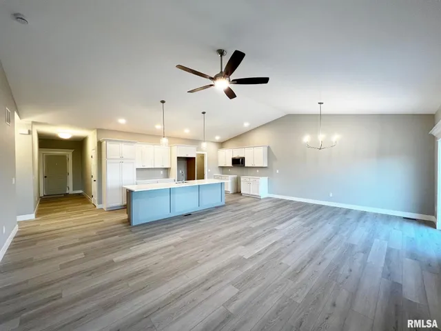 $449,900 | 8802 North Westpoint Court, Edwards, IL 61528